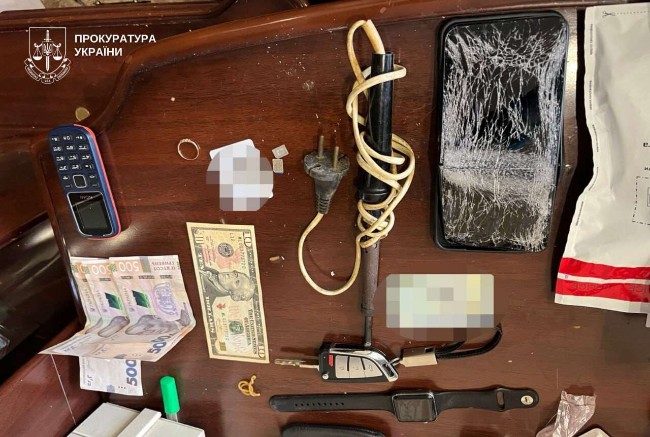 Викрали, катували та вивезли у поле підприємця: викрито трьох осіб