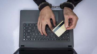 Шахрайство з банківськими картками