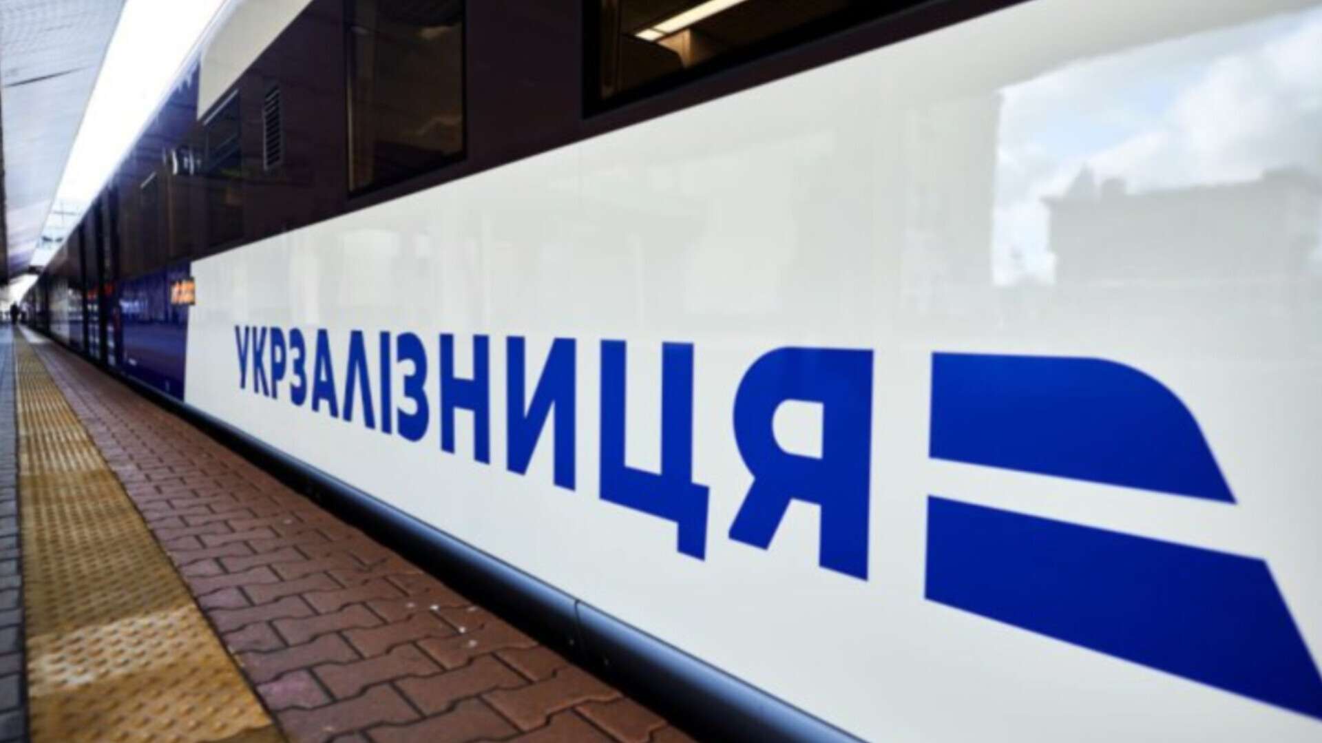 Через ворожу атаку на Дніпро та область відбулися зміни в русі низки поїздів
Через масовану атаку росіян 10 жовтня низка приміських поїздів, що курсують через Дніпро та область, затримується. Про це повідомляє "Дніпро…