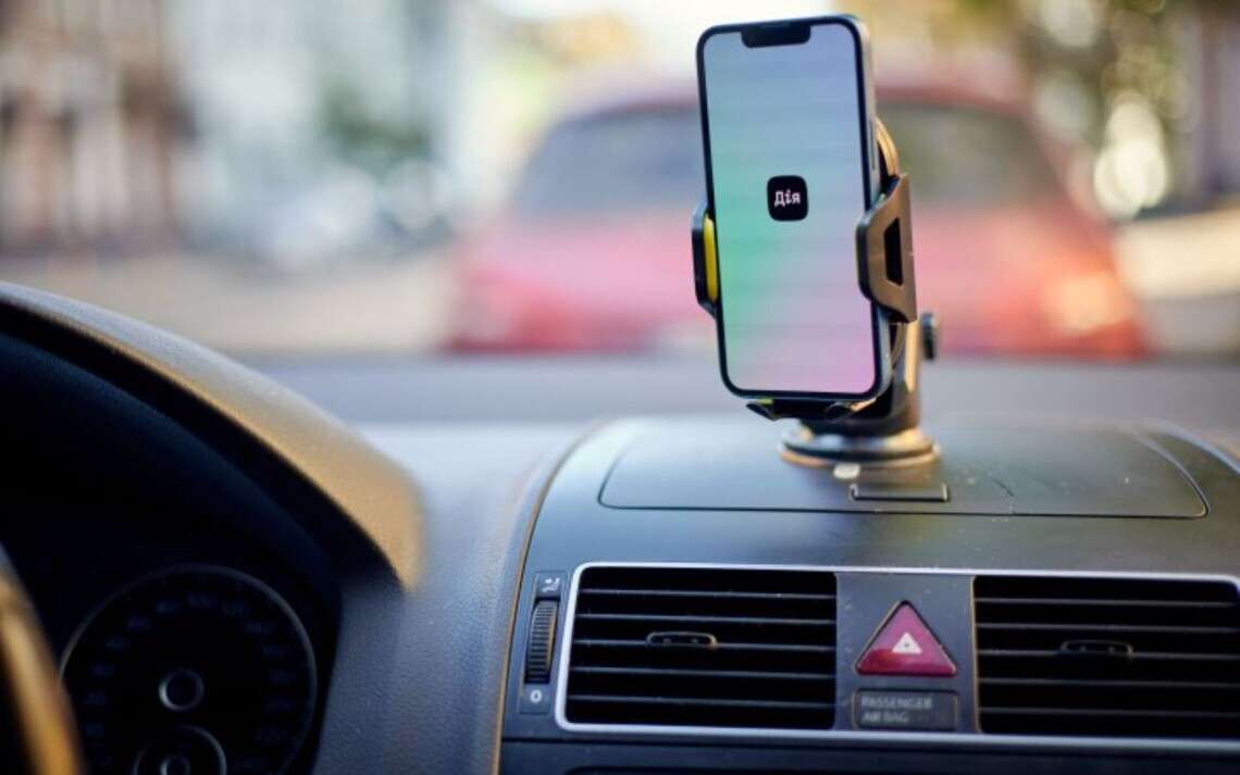 У “Дії” не працює сервіс перереєстрації авто: що сталося
У застосунку та на порталі державних послуг “Дія” тимчасово припинив роботу сервіс перереєстрації автомобілів. Користувачі не можуть скористатися послугою через…