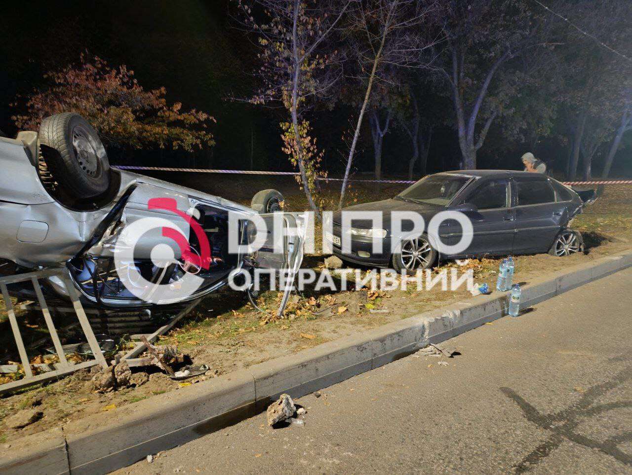 ДТП на Набережній Заводській 13 жовтня: Mitsubishi перекинувся на дах, є постраждалі