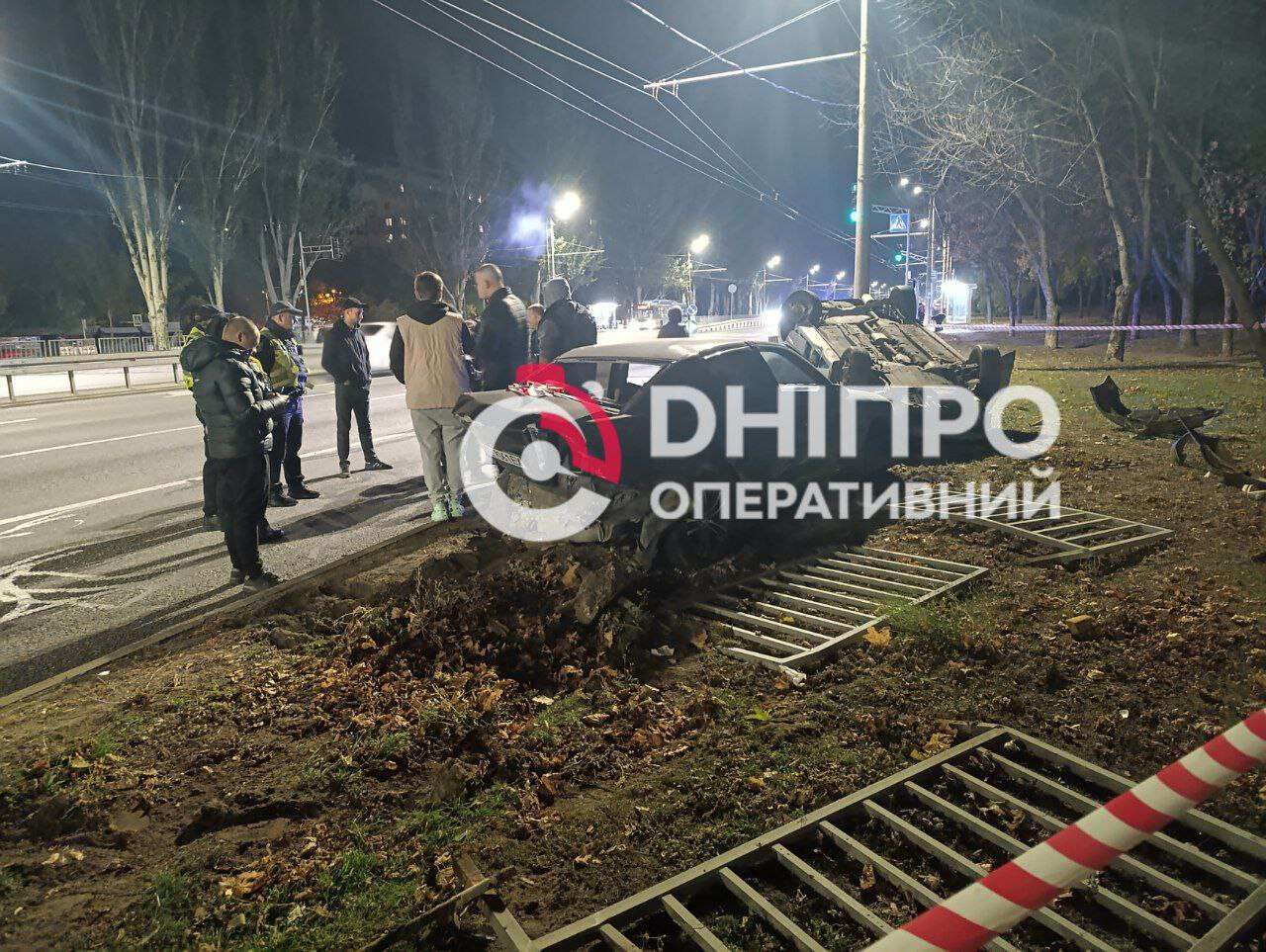 ДТП на Набережной Заводской 13 октября: Mitsubishi перевернулся на крышу, есть пострадавшие