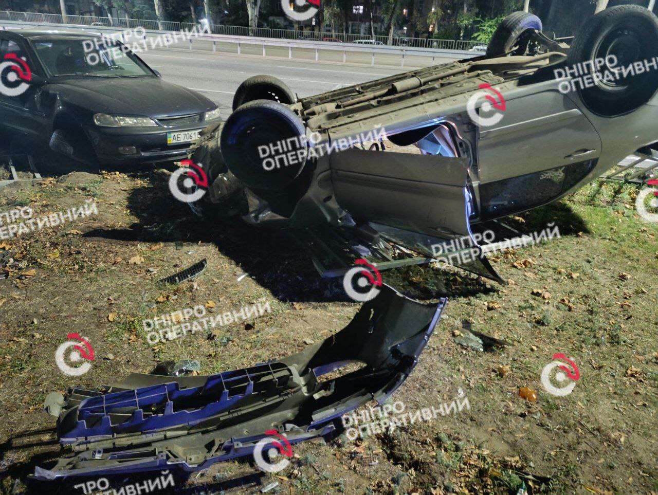 ДТП на Набережной Заводской 13 октября: Mitsubishi перевернулся на крышу, есть пострадавшие