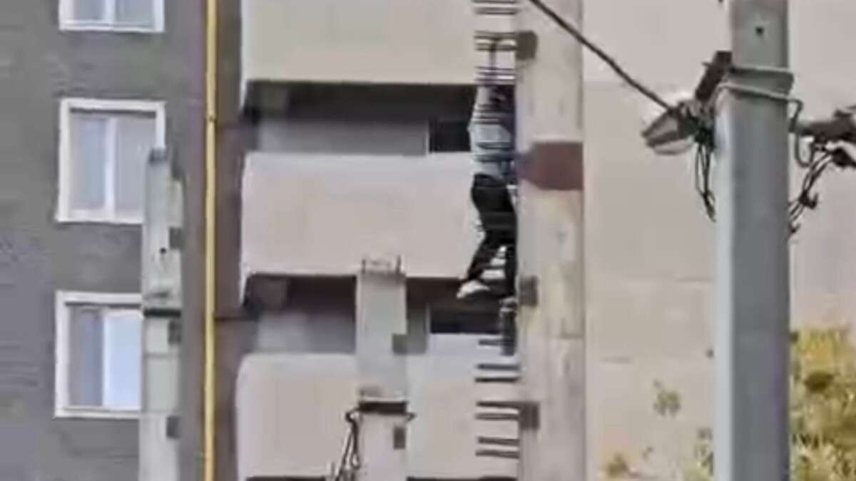 Дети проникли в недострой и устроили опасные "игры"