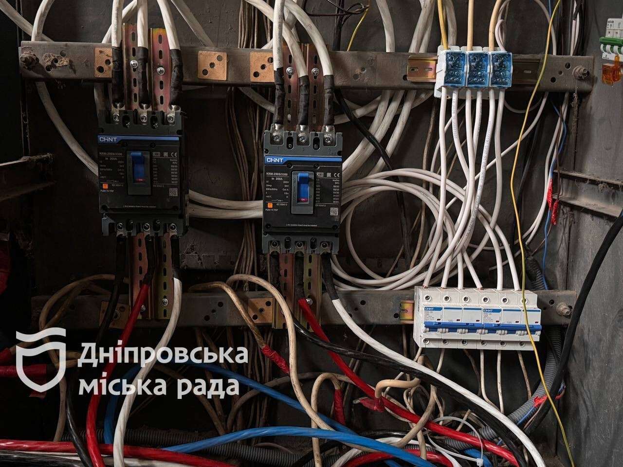 У будинках Дніпра оновлюють електромережі: на Мандриківській завершили роботи