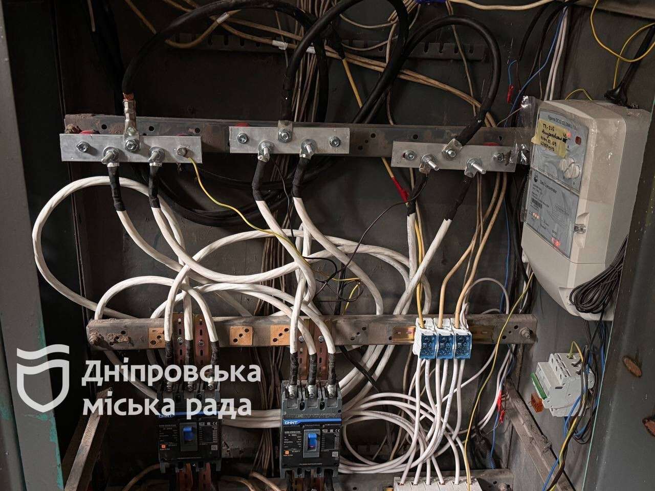 У будинках Дніпра оновлюють електромережі: на Мандриківській завершили роботи