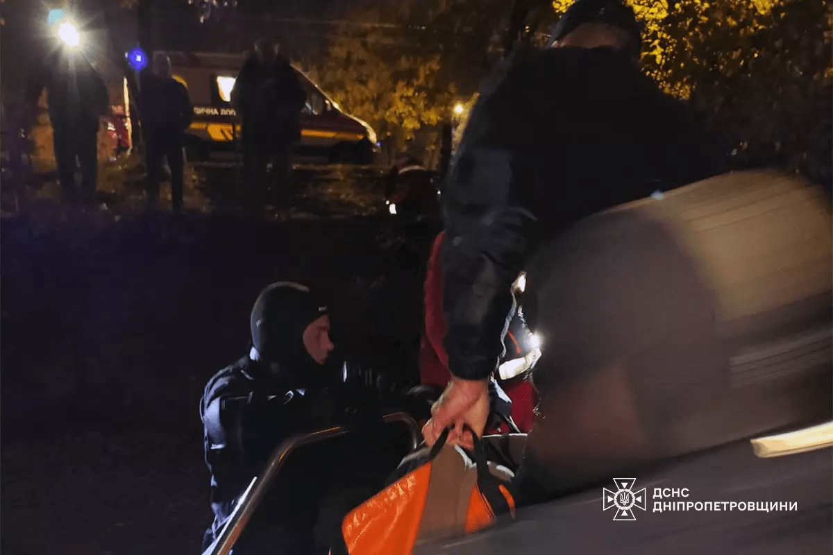 Девушка прыгнула с моста в Днепре