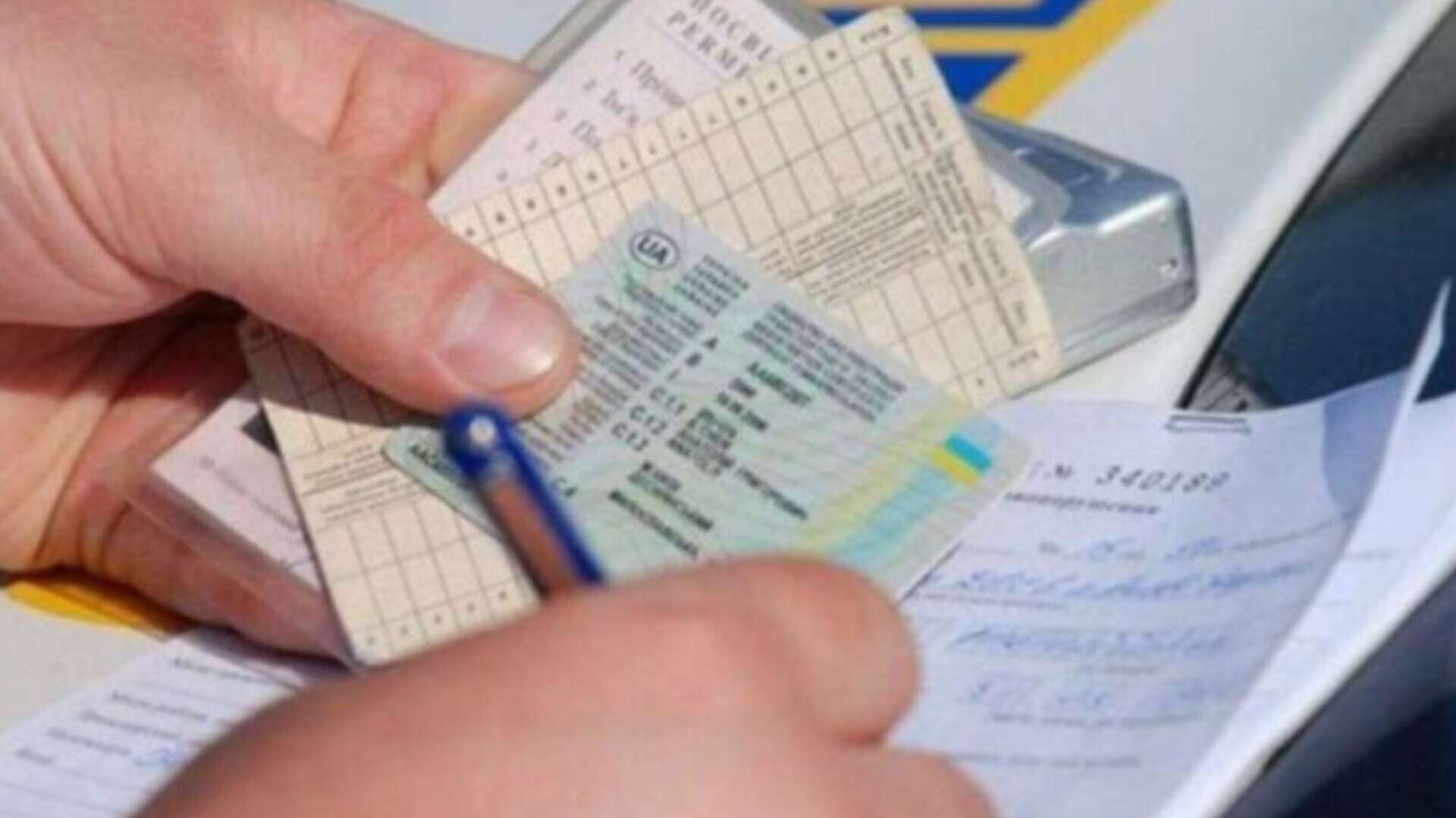 Чергова "послуга" для водіїв: поліція попереджає про небезпечні онлайн-пропозиції
В Інтернеті знову з’явилися шахрайські пропозиції для водіїв. Їхні оголошення можна побачити в соцмережах, месенджерах, на сумнівних сайтах з гучними…