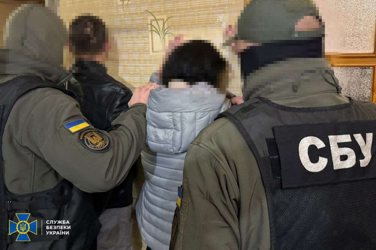 СБУ затримала дезертира та його спільницю, які готували бомби для терактів на Дніпропетровщині
Контррозвідка Служби безпеки України запобігла новим терактам на Дніпропетровщині. В одному з міст регіону затримано агентурну пару російської федерації, 