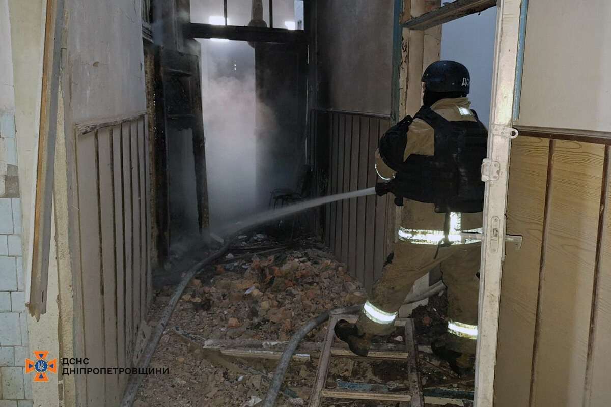 Атака на Дніпро 30 серпня: у ДСНС показали кадри з місця ворожого влучання