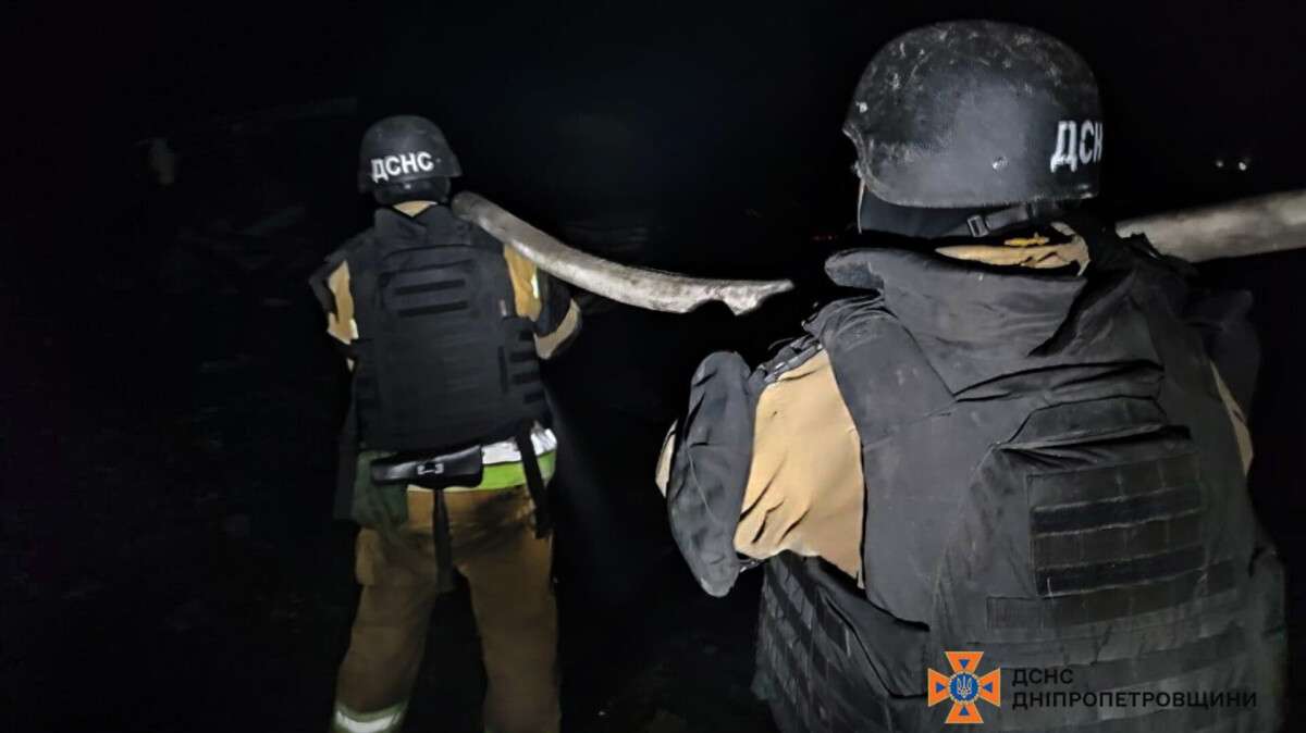 Атака на Днепр 30 августа: в ГСЧС показали кадры с места вражеского попадания