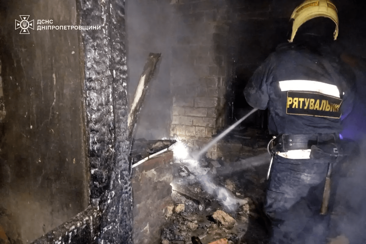 З палаючого будинку в Дніпрі врятували літню жінку
Учора, 4 листопада, в Дніпрі сталася серйозна пожежа, внаслідок якої постраждала літня жінка. Про це повідомляє “Дніпро Оперативний”. 
За інформацією…