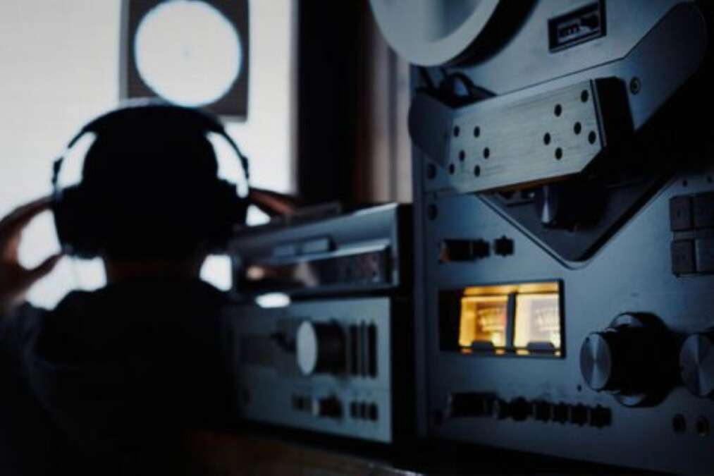 Незаконная установка технических средств прослушивания