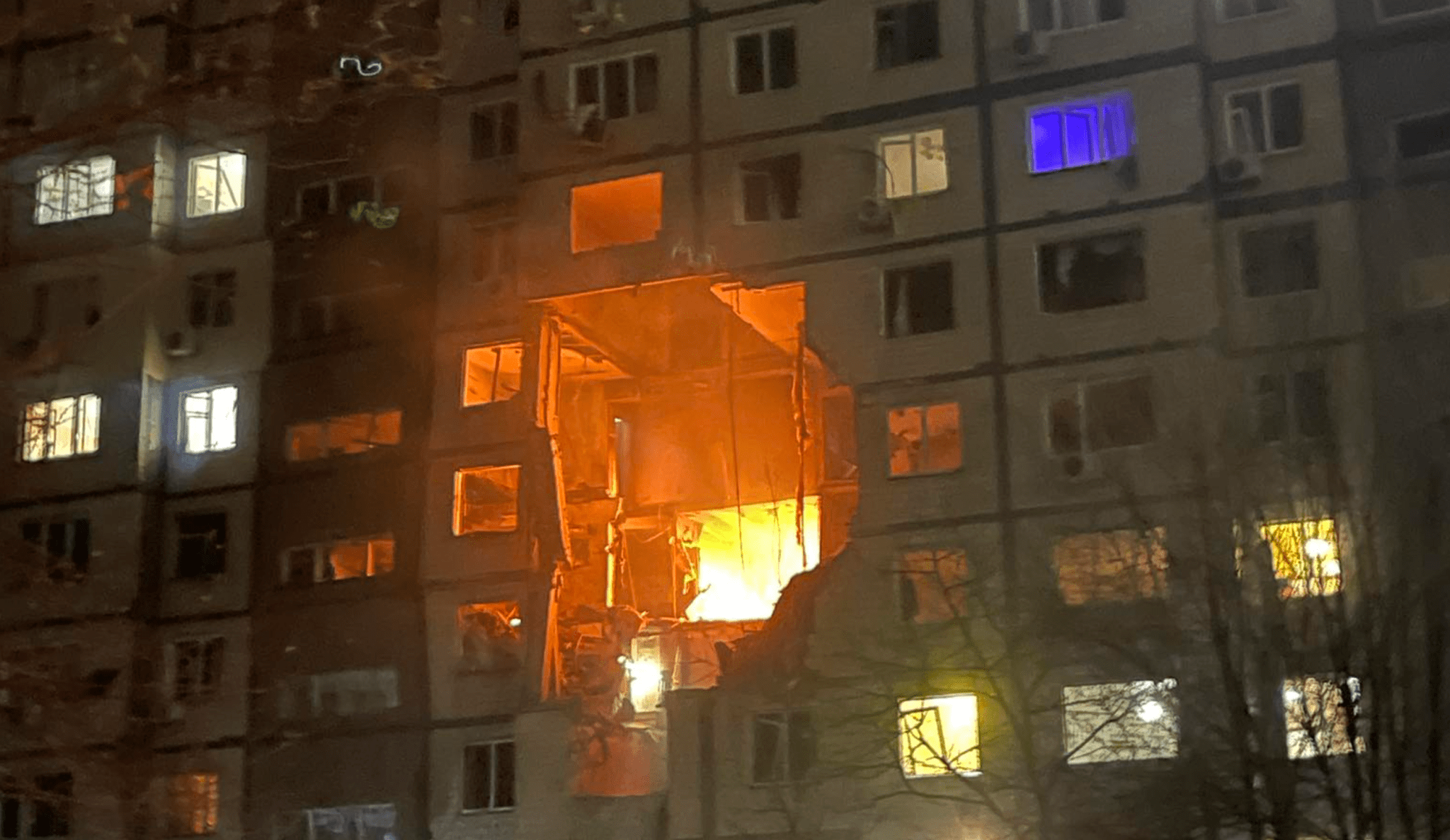 «Ми діяли, як один живий механізм»: дніпрянин розповів, як рятували людей після удару «шахеда»
Учора, 8 листопада, Дніпро знову зазнав обстрілу російськими безпілотниками. Один із очевидців, дніпрянин Руслан Ревякін, на своїй сторінці в Facebook…