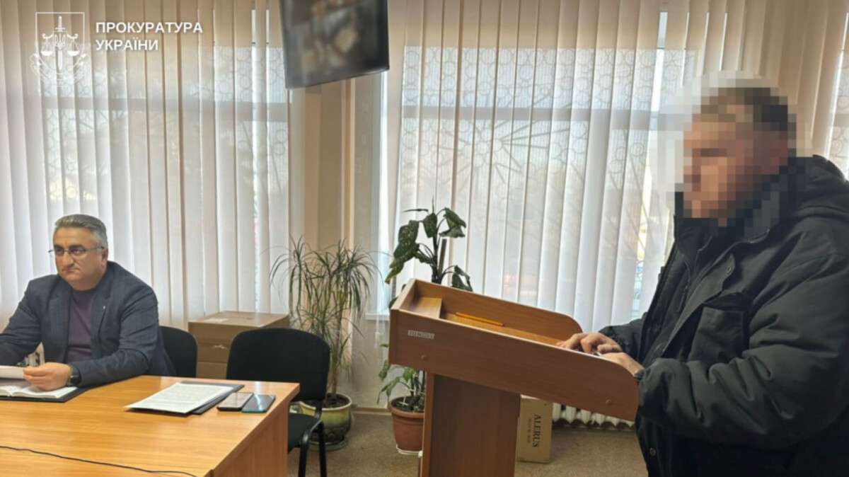 Развращал несовершеннолетнюю: на Днепропетровщине сообщили о подозрении мужчине