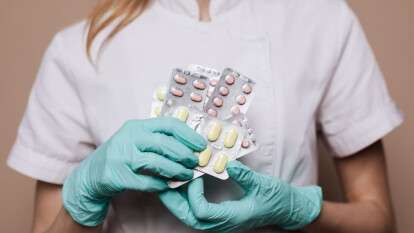 Лекарства от "известных врачей" скрывают опасность: что следует знать