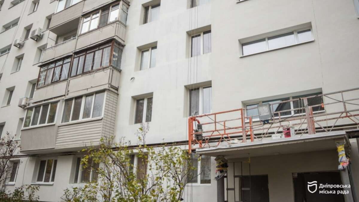 Утеплення житлових будинків продовжується: де тривають роботи
