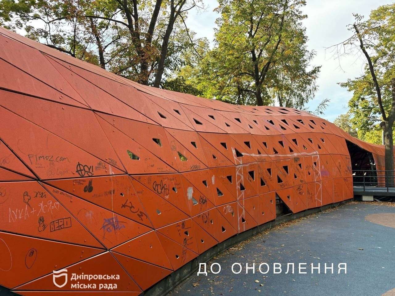 Ремонт инклюзивной и детской площадок в сквере Героев завершили