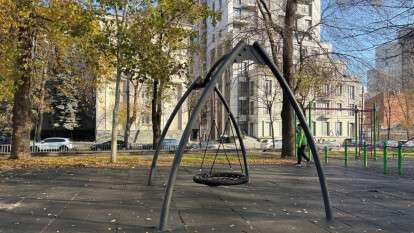 Ремонт инклюзивной и детской площадок в сквере Героев завершили