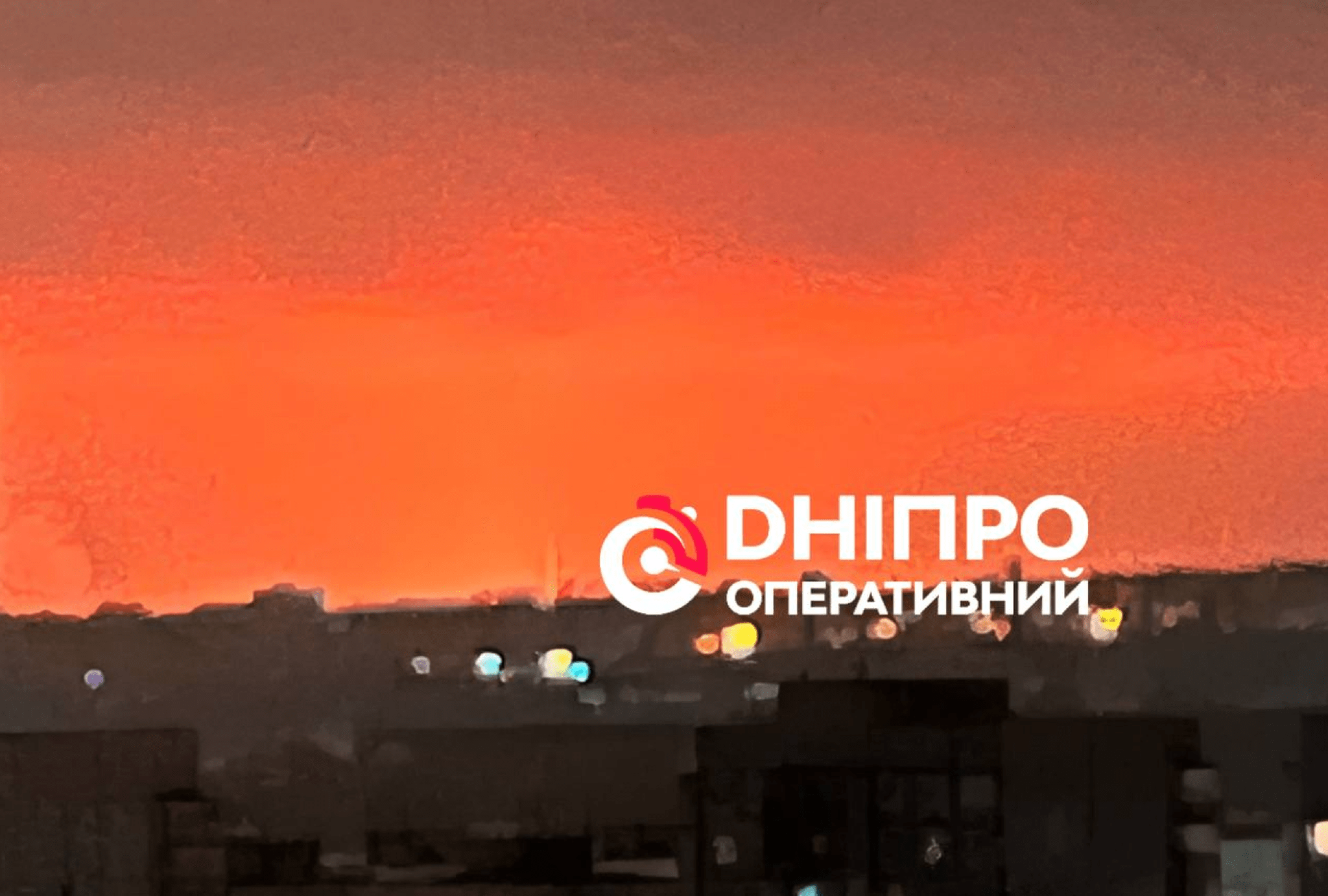 У Дніпрі не вщухають вибухи: місто під атакою дронів
Дніпро знову атакують ворожі дрони. У місті дуже гучно – вибухи не вщухають, про це повідомляє “Дніпро Оперативний”. 
Вибухи почали…