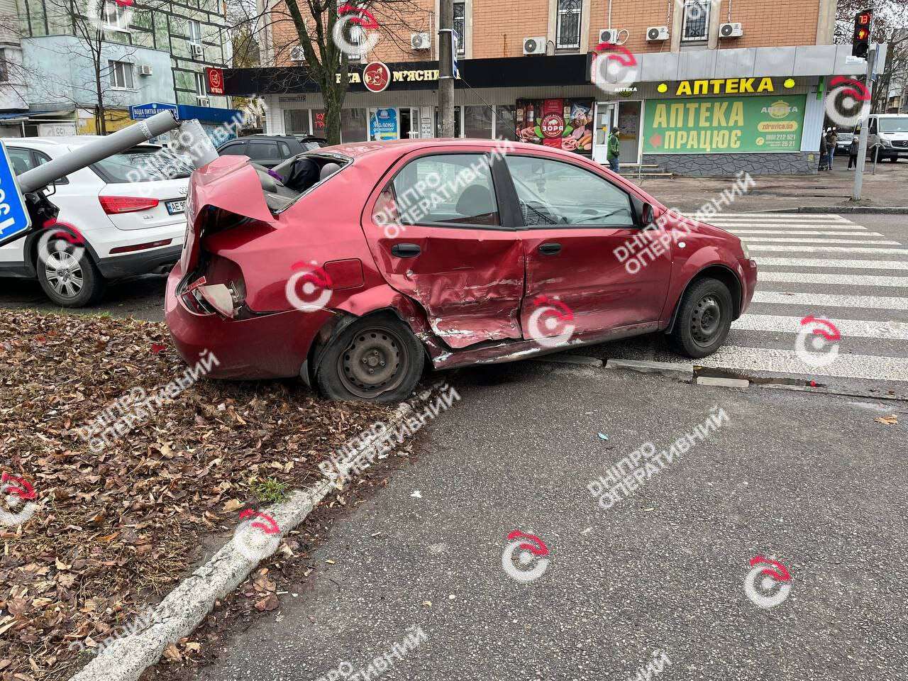 Серьезное ДТП на Александра Поля 24 ноября: Шевроле на скорости снес столб