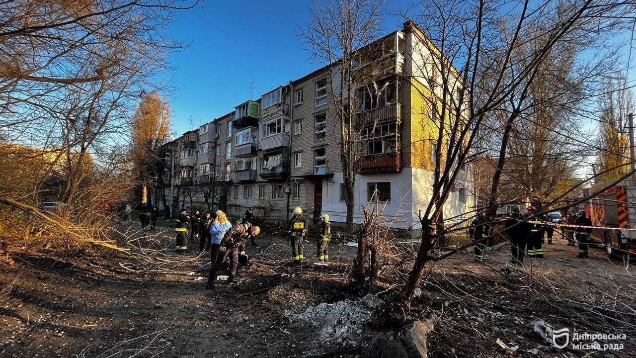 Вибух у Дніпрі: куди звертатися мешканцям пошкоджених будинків
Дніпрянам, чиє майно постраждало внаслідок вибуху 25 листопада, повідомили, куди можна звертатися для оформлення допомоги через програму «єВідновлення». Про це…