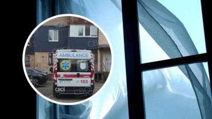 Женщина выпала из окна