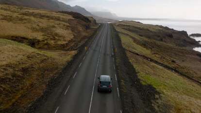 Чому в машині стукає ззаду, якщо амортизатори цілі