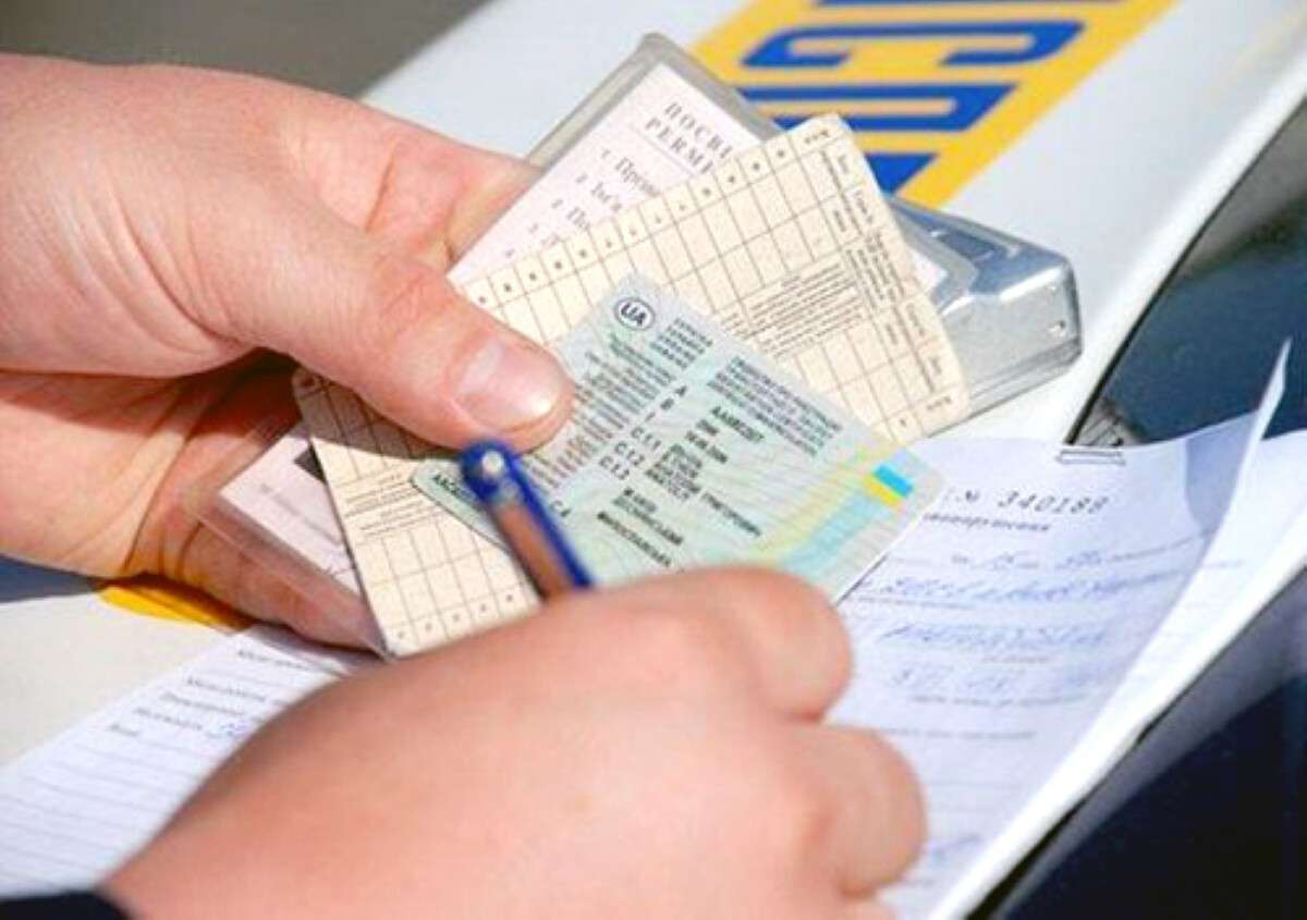 Відповідальність за підробку документів на авто: що загрожує водіям
Підробка документів на автомобіль в Україні є серйозним правопорушенням, що тягне за собою як адміністративну, так і кримінальну відповідальність. У…