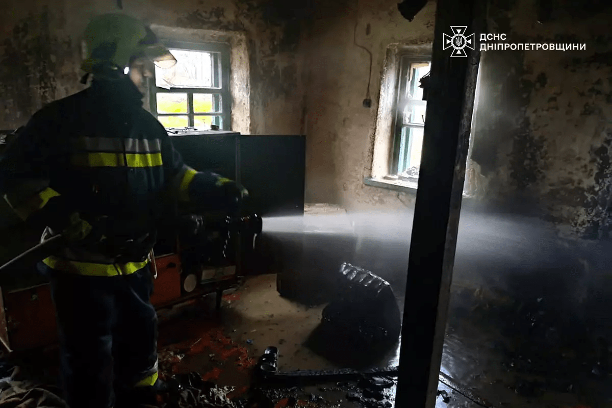 З палаючого будинку на Дніпропетровщині врятували чоловіка
У Кам’янському районі з палаючого будинку врятували чоловіка. Про це повідомляє “Дніпро Оперативний” з посиланням на ГУ ДСНС в області. …