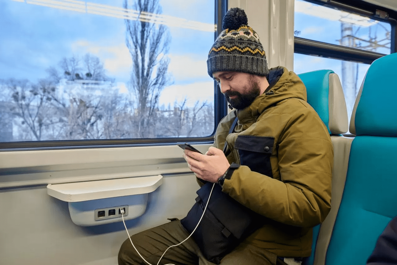 Програма «3000 км Україною» стартує сьогодні: на які рейси дніпряни можуть оформити квитки
Сьогодні, 3 грудня, стартує перший етап програми «3000 км Україною». Ініціатива дозволяє безкоштовно подорожувати залізницею на загальну дистанцію до 3000…