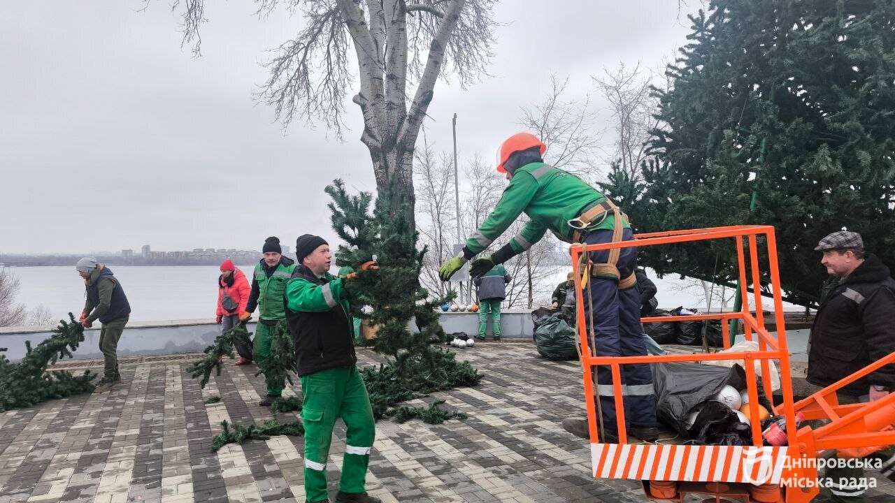 Днепр готовят к праздникам