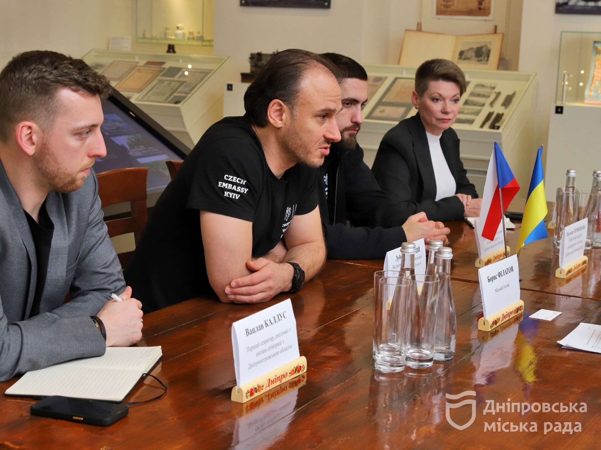 Борис Філатов зустрівся з послом Чехії в Україні Лубошем Веселим
До Дніпра з офіційним візитом прибув Надзвичайний і Повноважний Посол Чеської Республіки в Україні Лубош Веселий. 4 грудня він зустрівся…