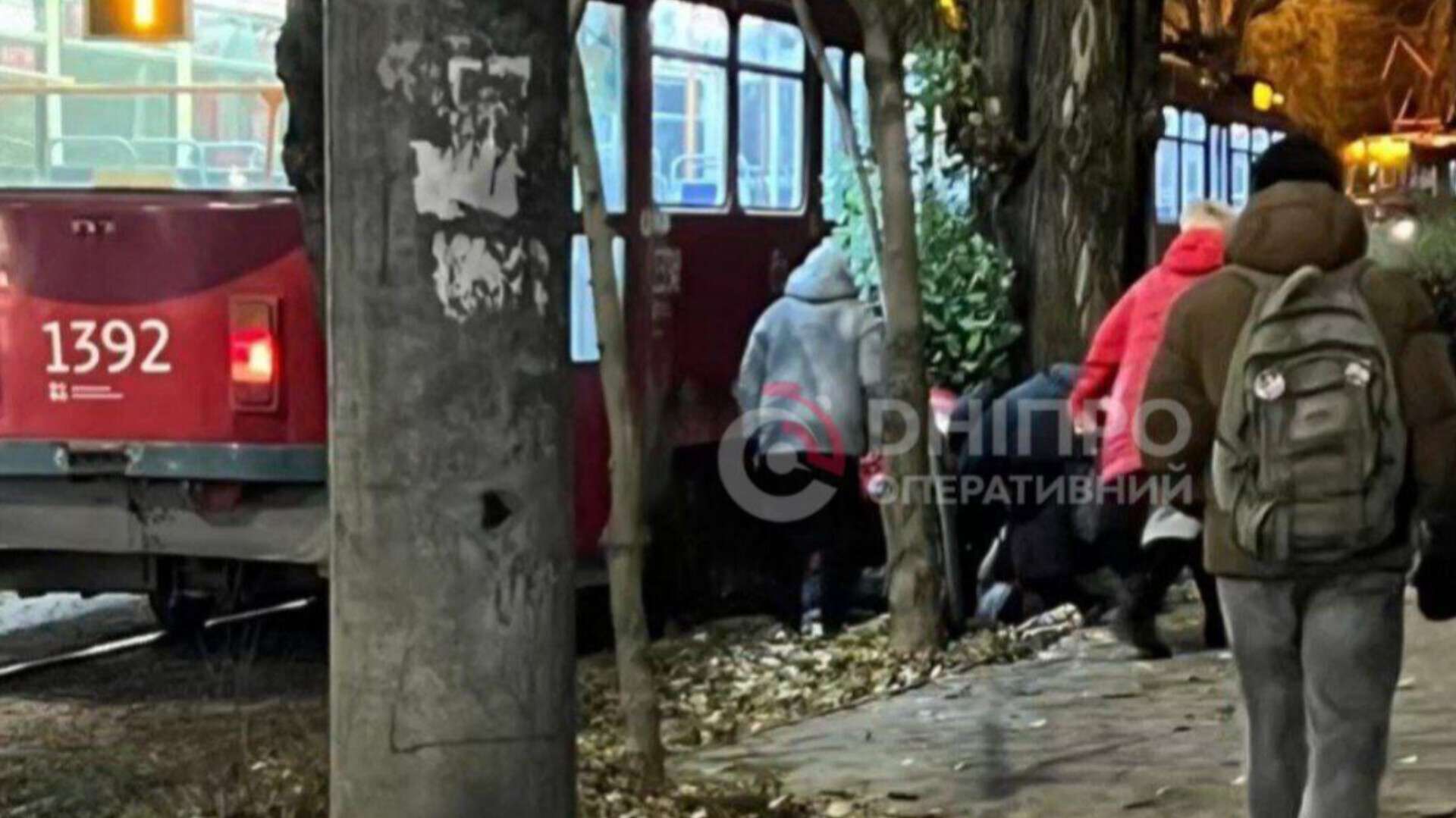 У Дніпрі біля ТРЦ «NEO PLAZA» дитина потрапила під трамвай: подробиці ДТП
Минулого вечора на проспекті Науки сталася дорожньо-транспортна пригода за участю трамвая, внаслідок якої постраждав неповнолітній хлопець. Про це повідомляє "Дніпро…