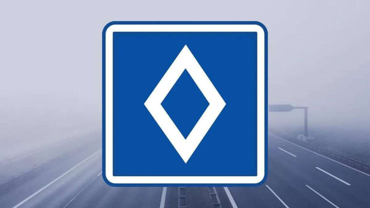 Білий ромб на блакитному фоні: патрульні пояснили, чи з'явиться новий знак на дорогах України