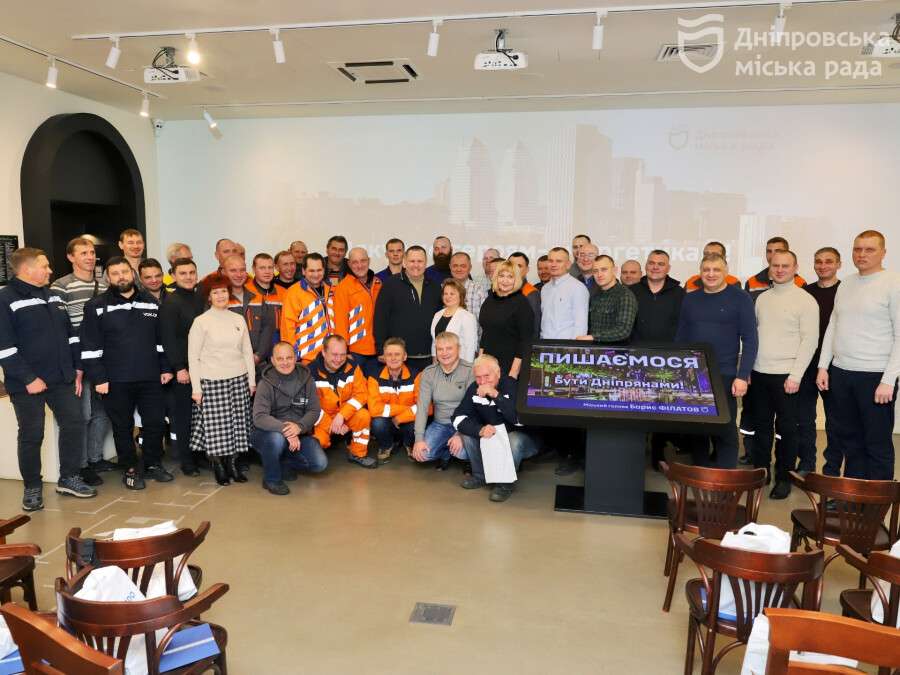 Мэр Днепра Борис Филатов вручил героям-энергетикам медали и награды от города