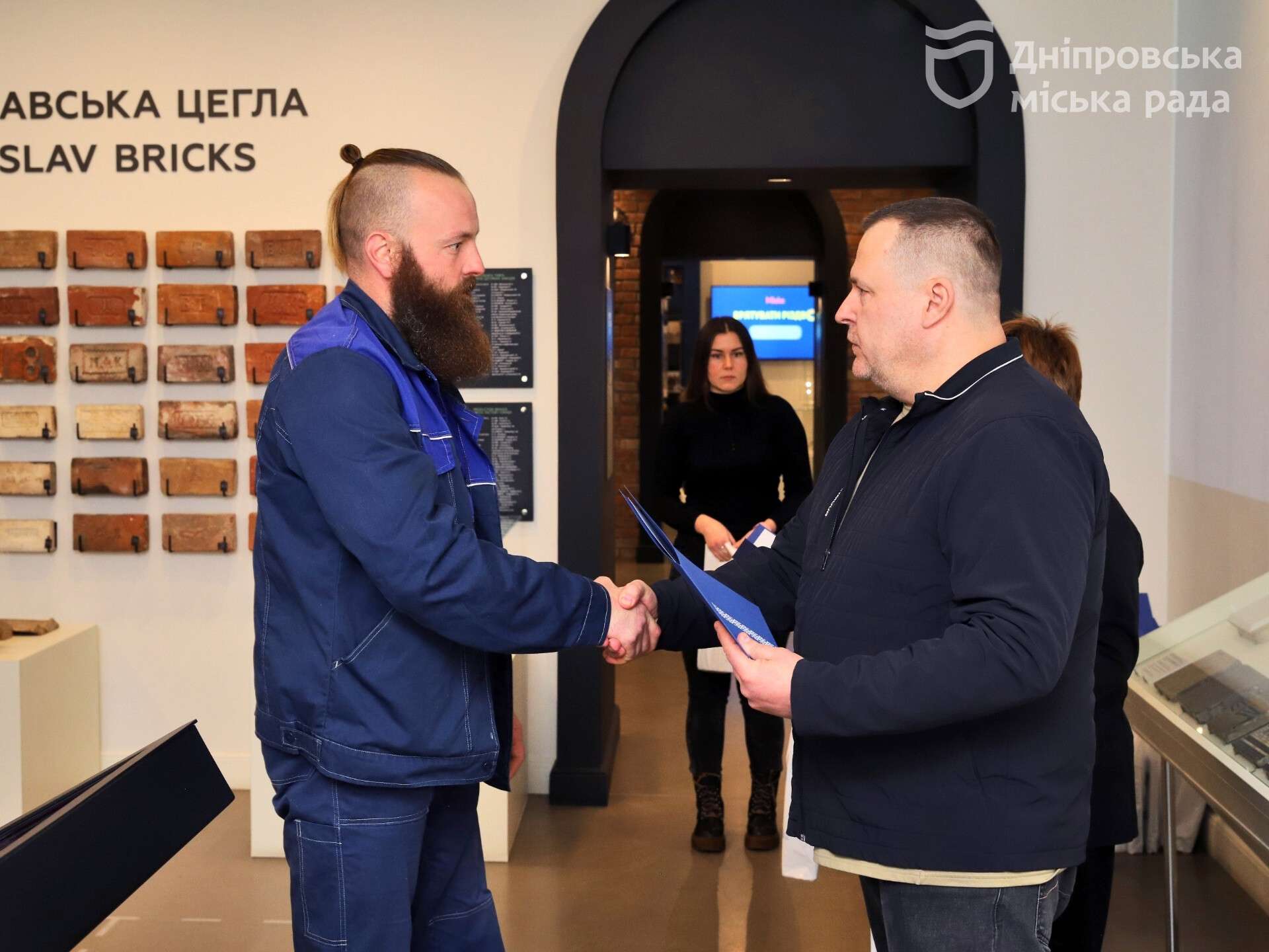 Міський голова Дніпра Борис Філатов вручив героям-енергетикам медалі та відзнаки від міста