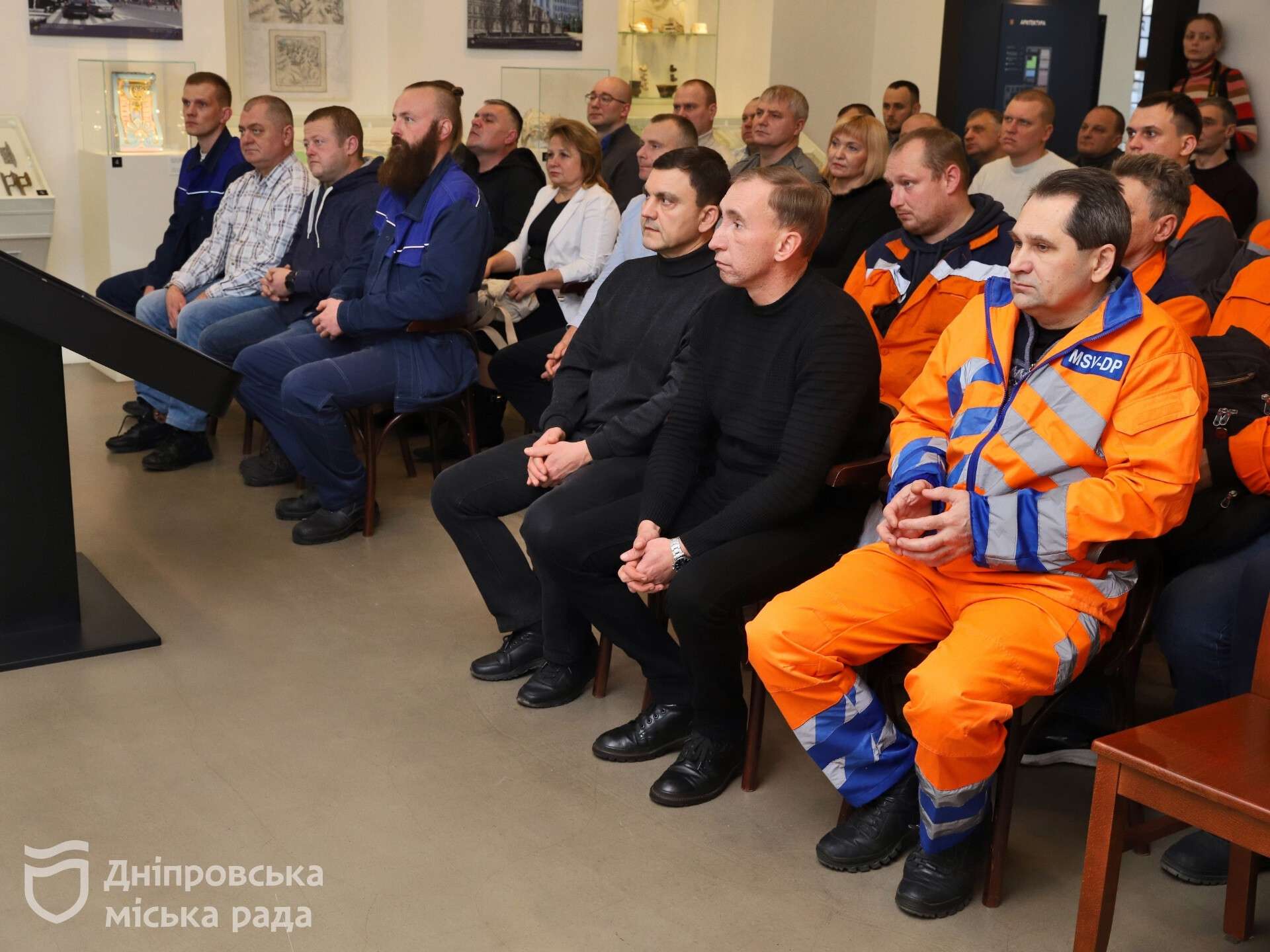 Міський голова Дніпра Борис Філатов вручив героям-енергетикам медалі та відзнаки від міста