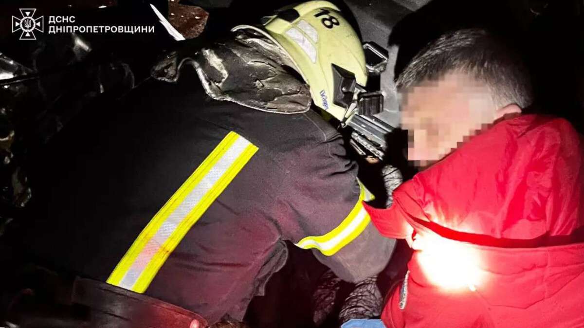 ДТП в Слобожанском 13 декабря: одного из водителей вырезали из машины