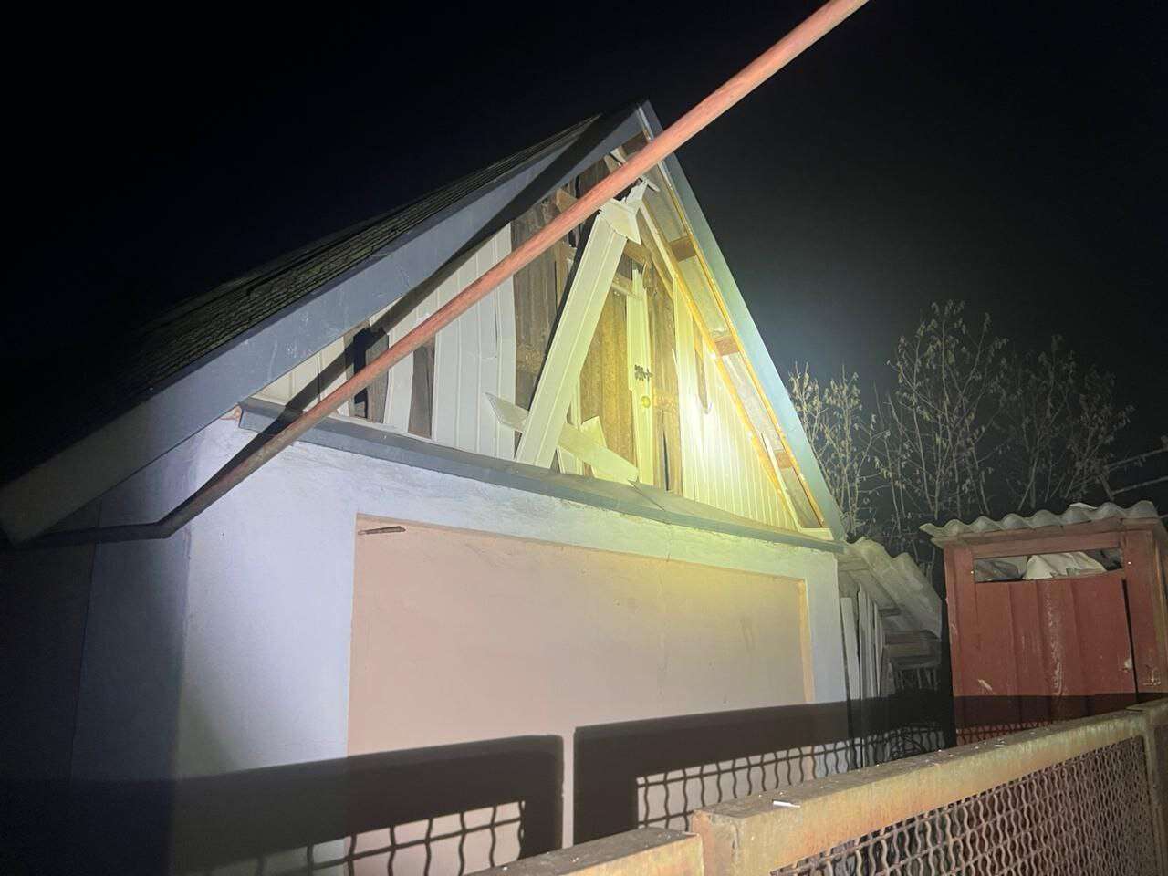 Наслідки ворожої атаки на Нікопольщину в ніч проти 17.12.2025