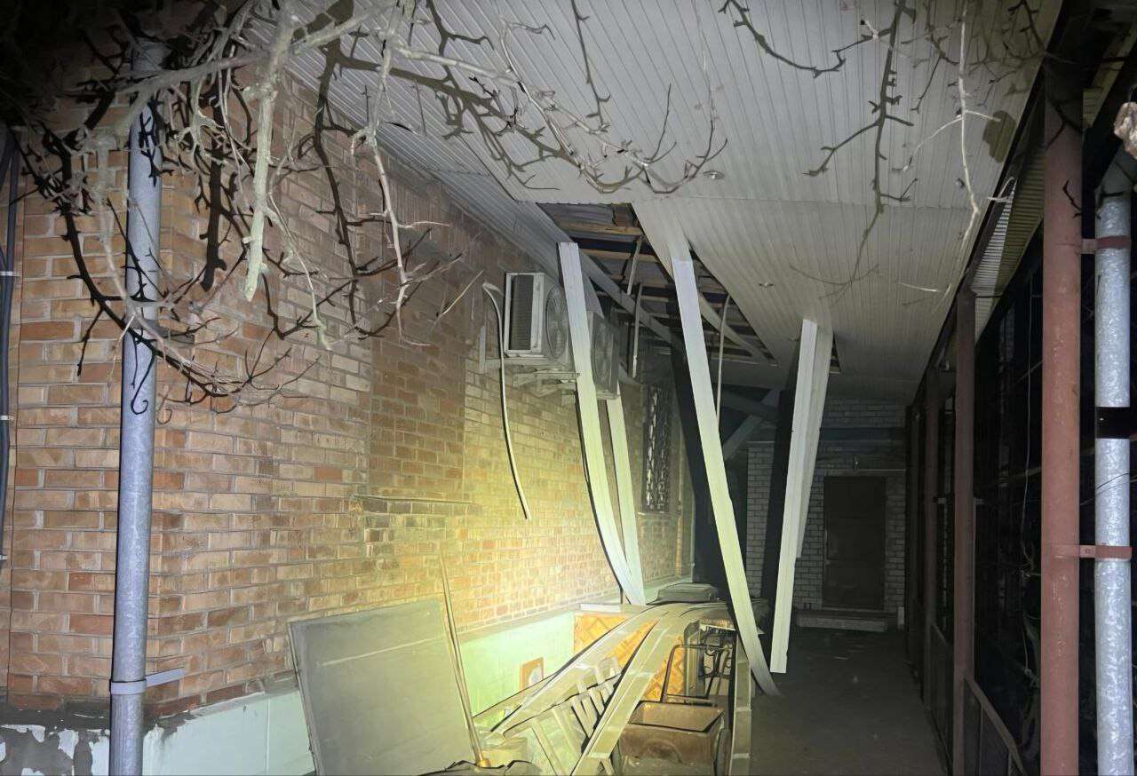 Наслідки ворожої атаки на Нікопольщину в ніч проти 17.12.2025