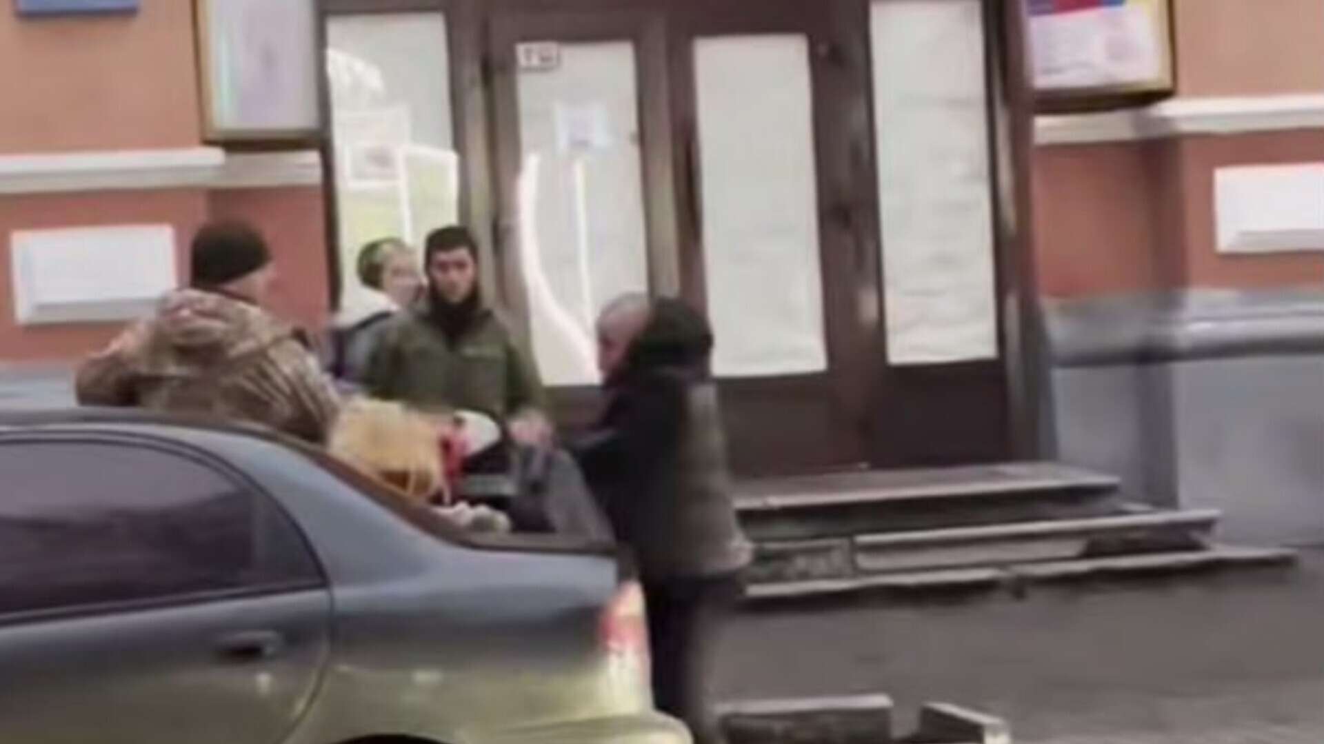 У центрі Дніпра невідомий побив двох людей: у поліції прокоментували інцидент
У середмісті Дніпра посеред білого дня чоловік напав на двох людей та побив їх. У поліції прокоментували інцидент, передає "Дніпро…