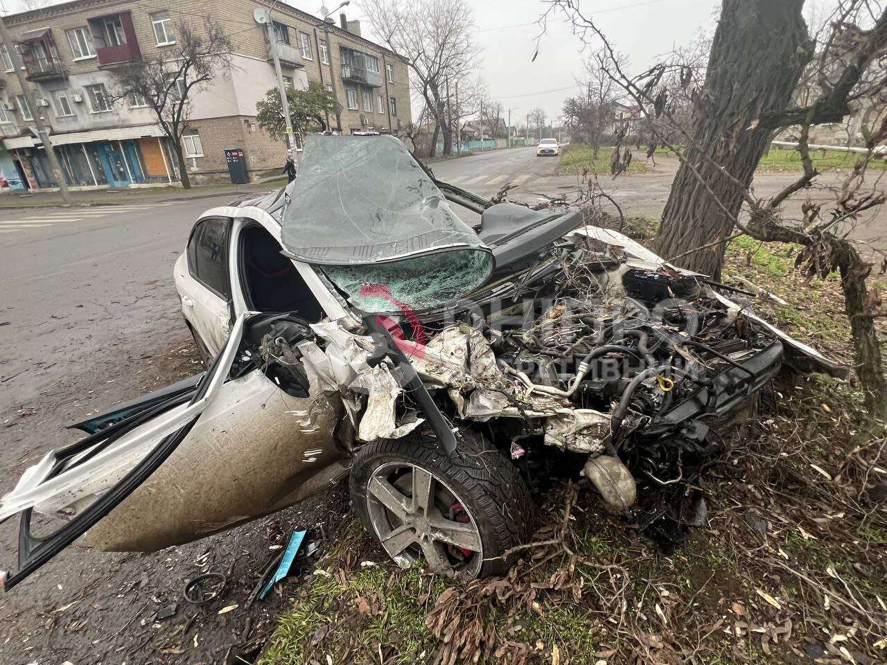 ДТП на ж/м Північний 17 грудня: вщент розбиті авто, постраждалі та пляшка віскі