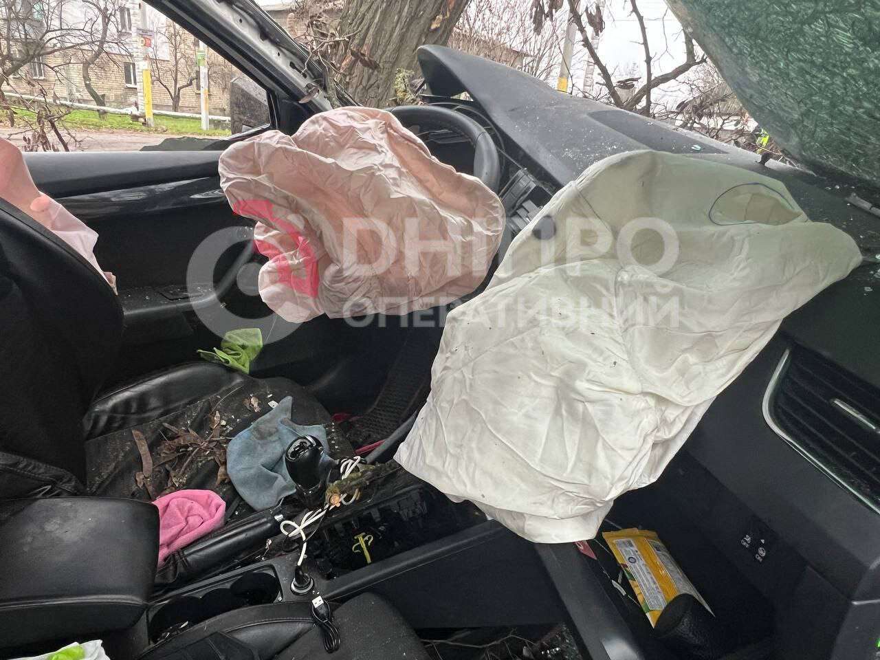 ДТП на ж/м Північний 17 грудня: вщент розбиті авто, постраждалі та пляшка віскі