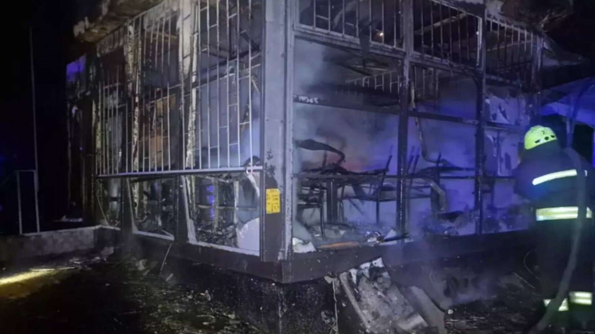 У Дніпрі на Шухевича горів магазин: всередині виявили тіло чоловіка
У ніч проти 18 грудня у Чечелівському районі Дніпра сталася пожежа, яка забрала життя чоловіка. Про це повідомляє "Дніпро Оперативний",…