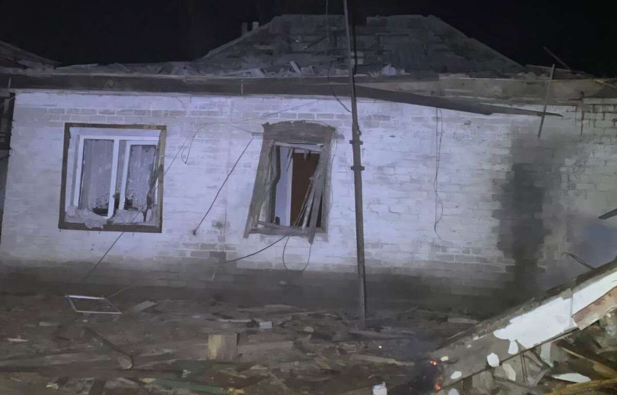 Терор безпілотниками не припиняється: як на Дніпропетровщині минула ніч на 19 грудня
У Дніпрі ніч на п’ятницю, 19 грудня, минула спокійно. А от в області не вщухали ворожі атаки, повідомляє “Дніпро Оперативний”…