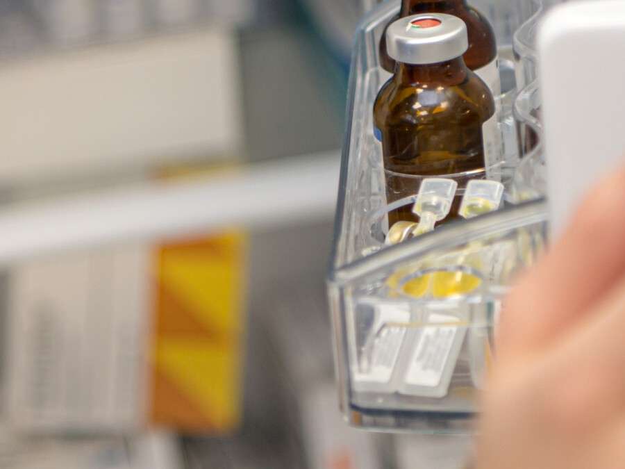 Как хранить лекарства, требующие холода