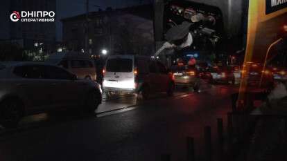 Життя без світла: як мешканці Дніпра щодня пристосовуються до відключень