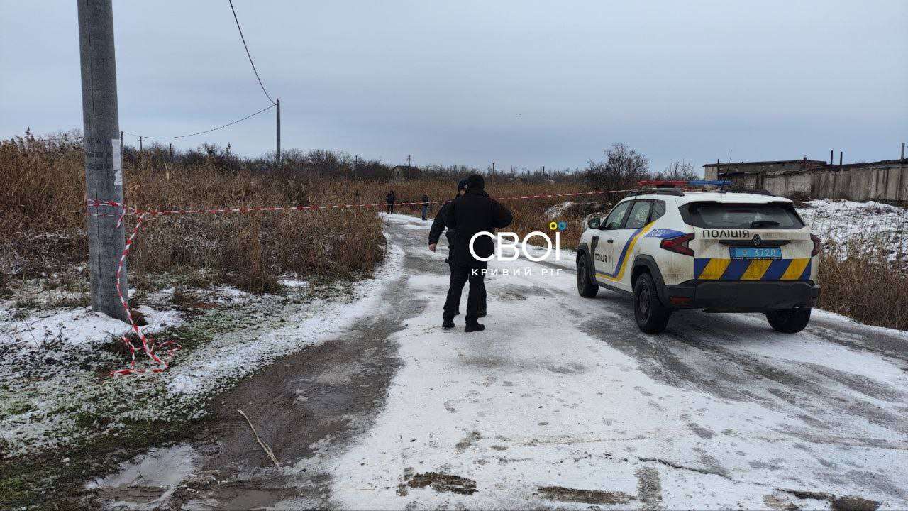У Кривому Розі зниклу восени жінку знайшли мертвою біля гаражів
У Кривому Розі сьогодні, 4 січня, на вулиці Параджанова поблизу гаражів у старій покинутій шафі було знайдено рештки жіночого тіла.…