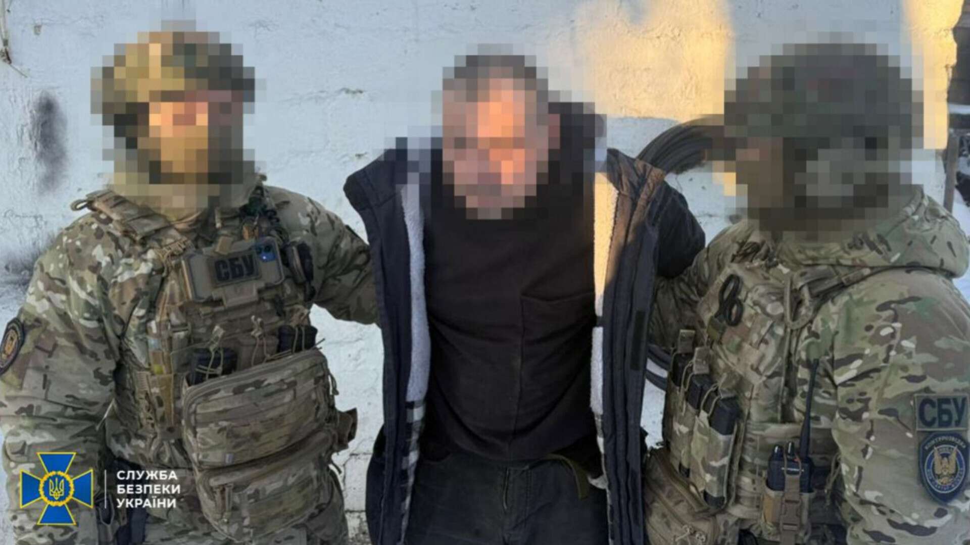 Коригував ворожі удари по Дніпру: СБУ викрила агента фсб у лавах ЗСУ
Служба безпеки України викрила мобілізованого з Дніпра, який передавав фсб дані про об'єкти військової інфраструктури міста. Про це повідомляє "Дніпро…